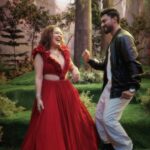 Neha Kakkar Instagram - Hey my loves! Just couldn’t resist grooving to my latest track #Sonchadi with @alexander_noel_janam 👌🏼 Join me in moving to the tunes of #Uttarakhand, apne dance video aur Reel pe do Tag Me or @cokestudiobharat so we can share your moves! 💃🕺🥰 #CokeStudioBharat #trending #soncahdi #nehakakkar #pahadi #pahadisong