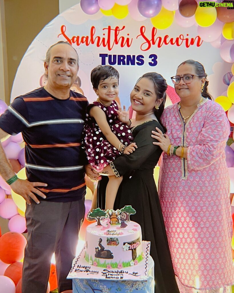 Neha Menon Instagram - One happy picture🤎 Glad Acha was able to be there for Saahithi’s birthday this year!🫂 #Saahithiturns3#SaahithiShewin#Nehahmenon#saahithilovesyall