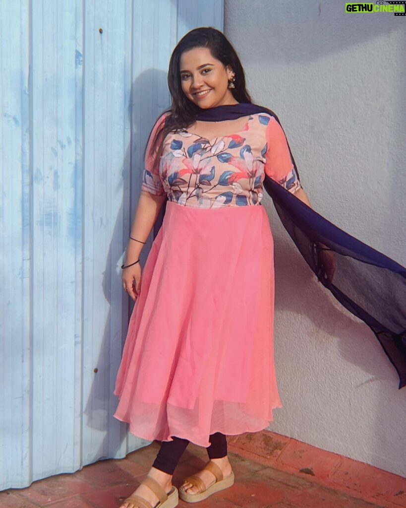 Neha Menon Instagram - I feel more like myself wearing Anarkalis!🤍 This prettiest Outfit and dhupatta from @brand_look_unique 🤍