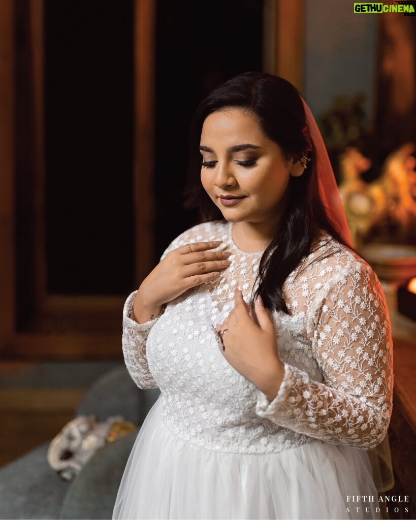 Neha Menon Instagram - I'll love you for a thousand more....🤍🪞 . . Makeup: @yv._.bridalmakeupartist Photography: @fifthanglestudios @canvasclubchennai Wearing: @ibhuvana.store Styling: @paviiiee_08