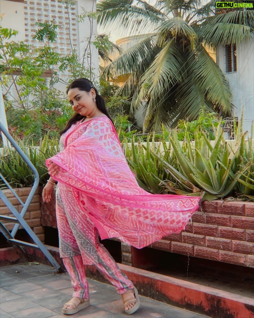 Neha Menon Instagram - Don't let your inner child fade, it's the one that keeps you alive and happy💌 #nehulovesyall . . Wearing this comfortable kurti set from @sprinkles_thefashion