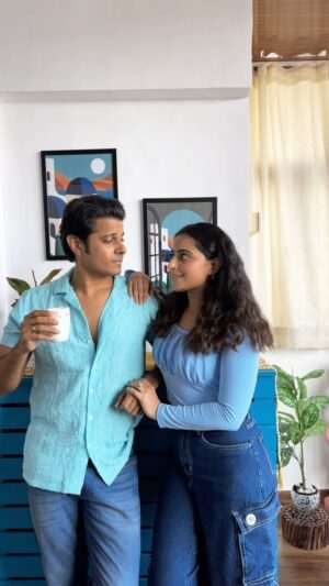 Neil Bhatt Instagram - Praan jaaye par chai na jaaye 😂

Shirt by - @campussutra 
Styled by - @purvabansal5

#neilbhatt #aishwaryasharma #funnyreels #trendingreels #chailover #chai #neilkiaish #reelitfeelit #ipl