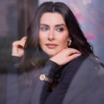 Nesrin Cavadzade Instagram – Masalsı, coşkulu ve ilham verici… Greca Goddess ile kendi senfoninin yıldızı ol! 
@saatvesaat @versace #versacewatches #saatvesaat #işbirliği
