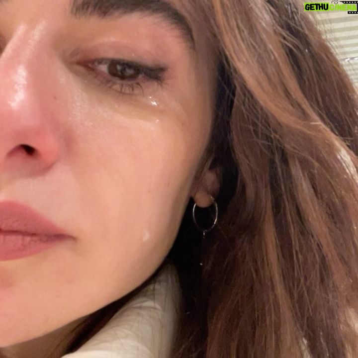 Nesrin Cavadzade Instagram - güzelliğe bakma terapisi... son karede Apim'e özlem var... 😞