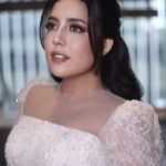 Nessie Judge Instagram - So honored to be a part of your day, Nes 🥹 @nessiejudge 💕 thank you for trusting me from the very beginning. Thank you for the fun makeup sesh dari subuuhhh 😭🫶 ngobrol dari A-Z! I’m so so happy that you finally found your person that you’re gonna work through marriage together till jannah 🤍 congrats again, my love 🥺 Makeup by VG Hairdo akad @minarbeauty Hairdo resepsi @yuliacenvensius Gown akad @wirantikurniabride Gown resepsi @christiebasill