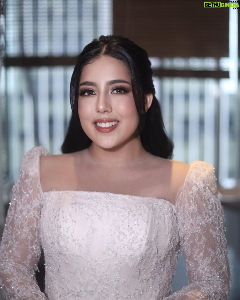 Nessie Judge Instagram - So honored to be a part of your day, Nes 🥹 @nessiejudge 💕 thank you for trusting me from the very beginning. Thank you for the fun makeup sesh dari subuuhhh 😭🫶 ngobrol dari A-Z! I’m so so happy that you finally found your person that you’re gonna work through marriage together till jannah 🤍 congrats again, my love 🥺 Makeup by VG Hairdo akad @minarbeauty Hairdo resepsi @yuliacenvensius Gown akad @wirantikurniabride Gown resepsi @christiebasill