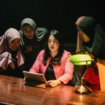Nessie Judge Instagram - Kira-kira apa kabar ya ibu yang main sl-CANDY CRUSH waktu meeting dewan? 💕 Apa scene favorit kalian di #RewindID2023? Kalau aku, semuanya! So proud of @chandraliow @cianicolay @tommylimmm @christianbong @elziwai @tya_magdalena !! #CandyCrushLover