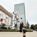 Nessie Judge Instagram - Can't trust no Gundam 💀🔪 Kenapa sih dia? ada masalah apa? Kalian musti tau sesuatuuuuu!! Jadi pas kesini, Kevin @deniano itu udah 2 hari bilang dia mau liat Gundam Raksasa, sampai hari H dia rada bete karena kita kelamaan jalan-jalan, akhirnya kita cari bersama nih si Gundam raksasa. Kalian lihat sepatu bootsku yang sangat indah itu? Walau indah, depannya kecil jadi kelingkingku sakit banget teramplas dengan setiap langkah 😩 but it's okay karena katanya 'Beauty is pain.' Except ini Gundam jauh banget woy?? Kita udah lewat pantai, nyebrang jembatan, masih belum keliatan. Tapi kita tetap cari ke BM'an Kevin ini karena dia terlihat sangat ingin menemui sang Gundam size XXXL ini. Akhirnya... KETEMULAH! keliatan dari jauh ada si Gundam!! Kita seneng banget langsung jalan jauuuuh menujunya. Pas sudah dekat, @shahnazvhw nanya ke Kevin, "eh ini yang putih Gundam baik atau jahat sih?" dan dia menjawab.., "Oh gatau deh, gue ga nonton dan ngikutin Gundam." Top 10 Anime Betrayal.