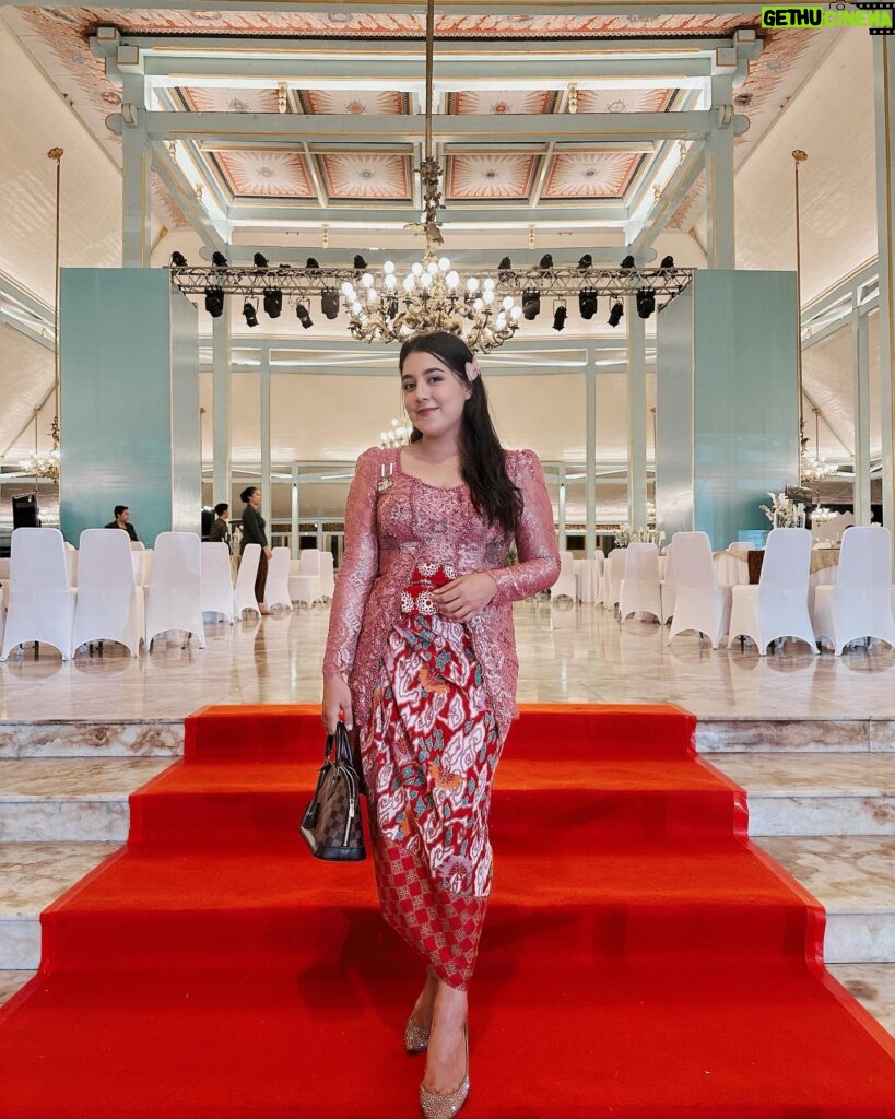 Nessie Judge Instagram - Immersed in the vibrant mosaic of cultures at the extraordinary Intercultural Event hosted by Kota Solo in the enchanting Javanese Royal Palace, Pura Mangkunegaran. From mesmerizing performances to connecting with attendees, this experience has been a beautiful reminder of the power of diversity and unity. ✨ #KotaSolo