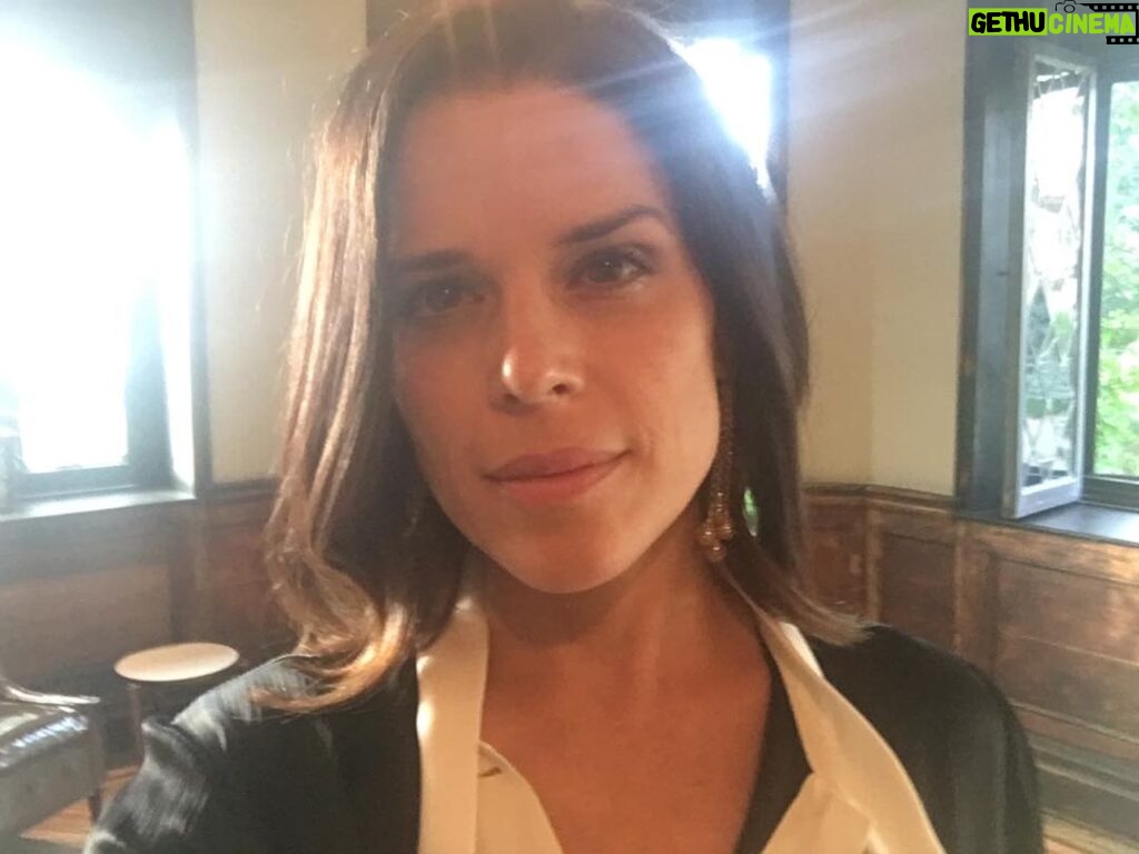Neve Campbell Instagram - In my dressing room 2nd day of shooting on a fun indie with the brilliant actor Steve Coogan. So happy to be on set. I love my job!!!