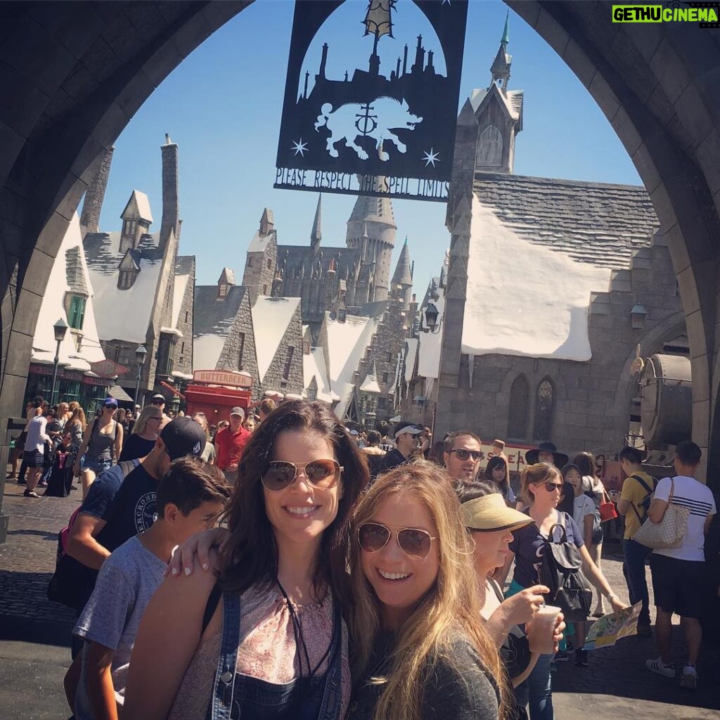 Neve Campbell Instagram - Magic time with my cousin! #wizardingworldhollywood