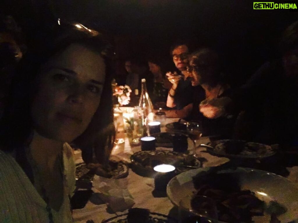 Neve Campbell Instagram - Amazing food, wonderful friends, a beautiful night in the countryside. I start two movies next week. This is the quiet before a wonderful storm and I'm so grateful for these moments. #summertime-fun
