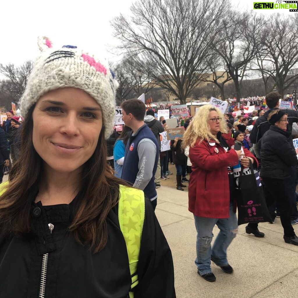 Neve Campbell Instagram - Powerful, poignant, peaceful day supporting women in D.C. Very inspiring. #womensmarchonwashington