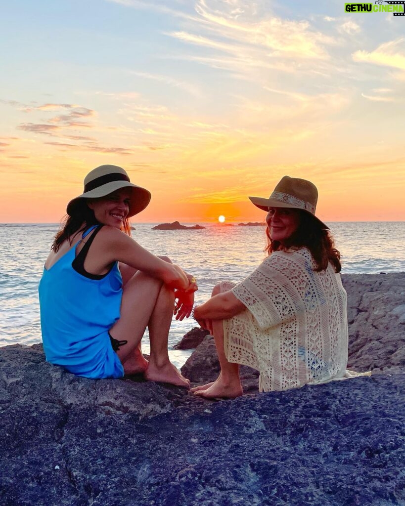 Neve Campbell Instagram - I had an amazing trip to Punta De Mita Mexico with @carishayne, an old girlfriend from my Party of Five days, before I start all my press for Scream! So appreciate time with my girlfriends and so appreciate the restorative magic of Punta Mita. Breathtaking beauty and wonderful people. @fspuntamita #fspuntamita #fsfamilia
