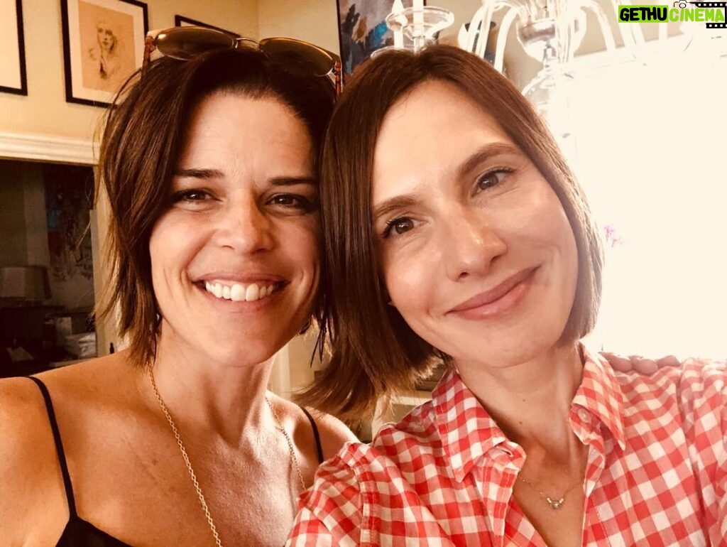 Neve Campbell Instagram - Hangin with my gal @ninampetronzio @plushhome Nina at her shop Plush Home. Love this girl. Long time friends are to be valued always!!!