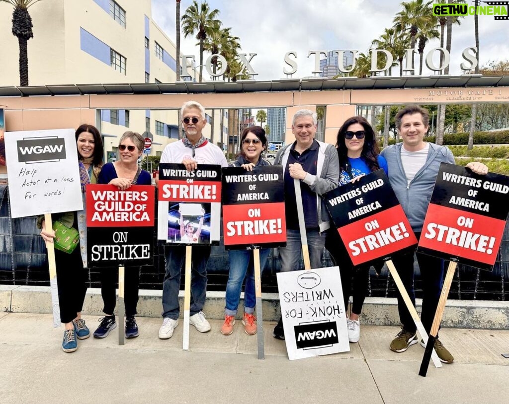 Neve Campbell Instagram - Party of Five on the picket line