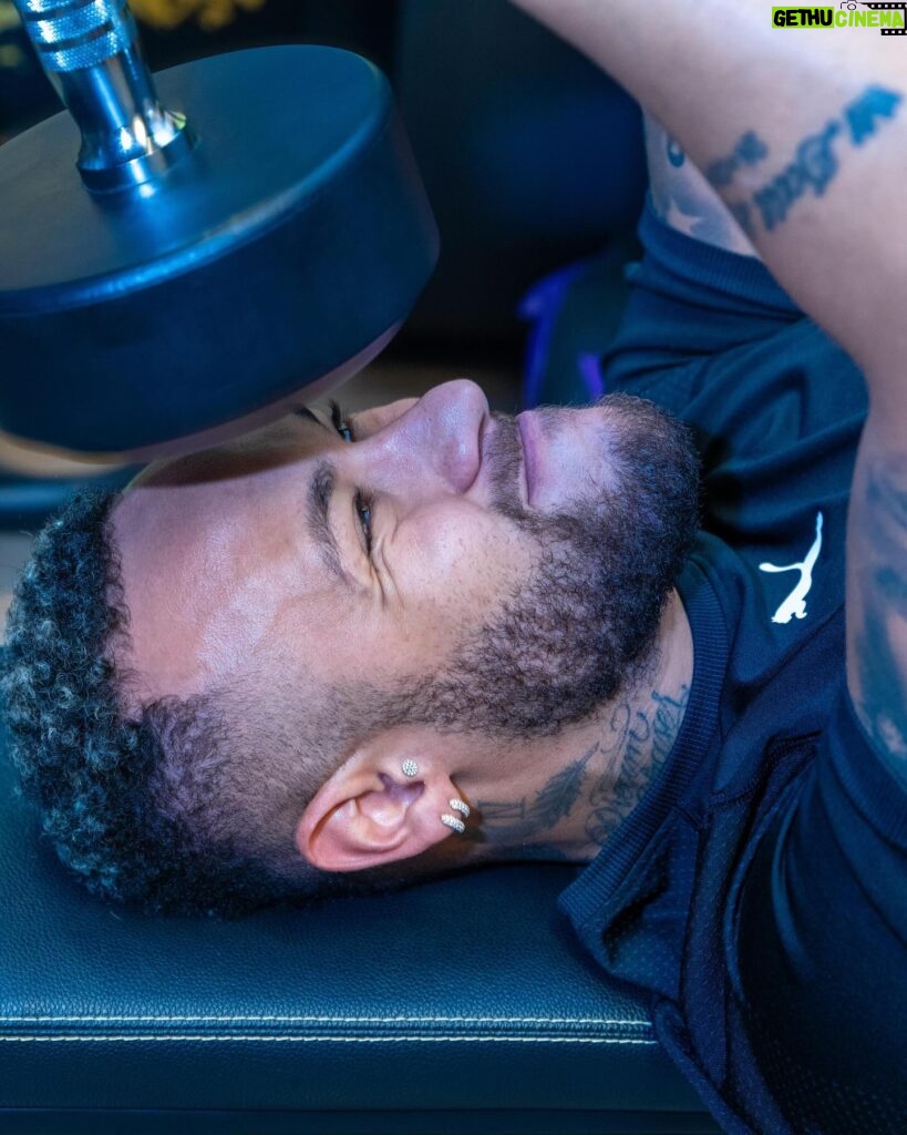 Neymar Jr Instagram - Mais um dia de trabalho 🔥 📸 @gilcebola