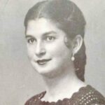 Niña Pastori Instagram - Mi abuela Rosa… que no la conocí, pero me han contado tantas cosas de ella… Que vive dentro de mi.🙏 Mi madre el día q cumplía un año 💜🍀 Y mi niñas, un día cualquiera en cualquier lugar, lo mejor de mi vida! Feliz Día de la madre! 🥰 y en especial a la mía! Tq mamá!😘
