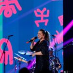 Niña Pastori Instagram - Es un regalo poder cantar contigo! Qué suerte tiene la música de tenerte y nosotros de poder disfrutarte 👏🏻 Gracias @carlosvives por contar conmigo en una noche tan especial! @rtve @rtvecomunicacion 💜🍀 🪡 @paco_rus 💄 @mateo.makeup 👗 @nicolas__montenegro 💍 @delparamovintagejoyas 👠 @martinellishoes