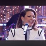 Niña Pastori Instagram - Pon que dale para terminar y empezar el año!! Una canción dedicada a la música y a todo lo bueno que la música me da. #Feliz2024 @rtve 🍀💜 👠 @magritshoes 💍 @barcenajoyas 👗 @ismaeldominguezcostura 🪡 @paco_rus 💄 @mateo.makeup