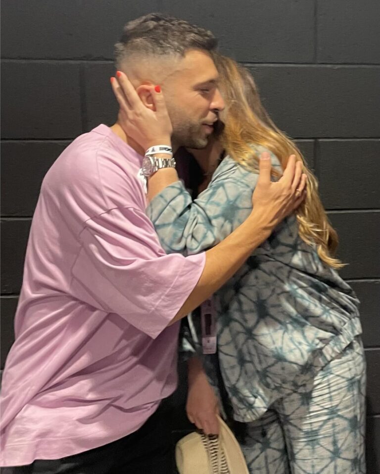 Niña Pastori Instagram - Todo no va a ser trabajar!! 😂 He recibido una invitación de mi querido @jordialbaoficial para ir al campo del @intermiamicf y ver el partido!! Me lo he pasado genial y me han tratado como una reina! Os debo una chicos!! @5sergiob Estáis más que invitados a mi próximo concierto aquí en Miami el 4 de mayo en el James Knight Center💜 Y @leomessi golea vaya donde vaya!!