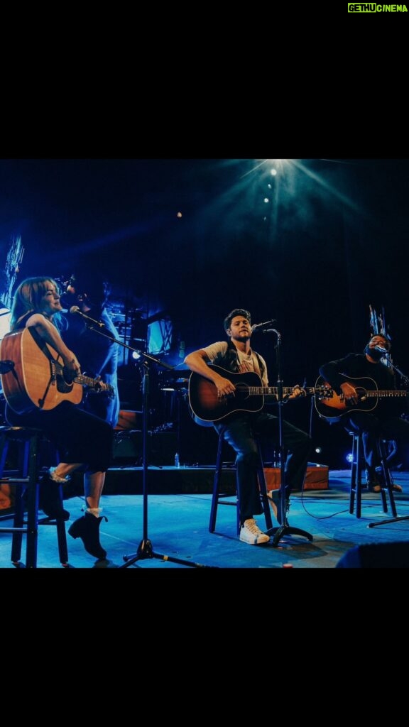 Niall Horan Instagram - Night Twenty-Seven Sydney. Thank you to Australian legends @angusandjuliastone for coming out to perform one of my favourite songs.