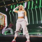 Nicki Minaj Instagram - Thank you to @bigsean & @sadababy DETROIT YOU DA BESTEST!!!!! Until next time!!!!! 🫡 Love you 🩷💜💛♥️🎀 rocking the #Pinkprints @lociwear 👟