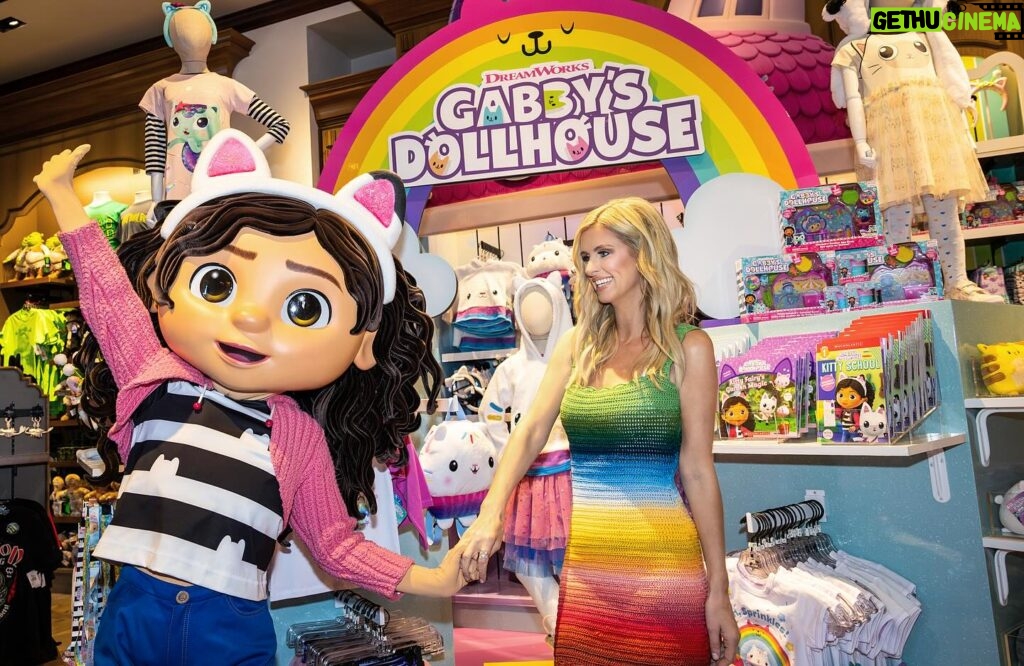 Nicky Hilton Instagram - We are big @GabbysDollhouse fans and are excited to be shopping the new cat-tastic merch exclusive to Universal Studios Hollywood. So adorable and just in time for the launch of all-new episodes on @NetflixFamily March 25. 🐱 @DreamworksJr @unistudios #GabbysDollhouse