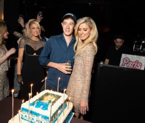Nicky Hilton Instagram - Libra fam 🎂 ⚖️👯‍♀️👯‍♀️👯‍♀️