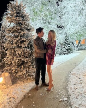 Nicky Hilton Instagram - Christmas kisses 💋