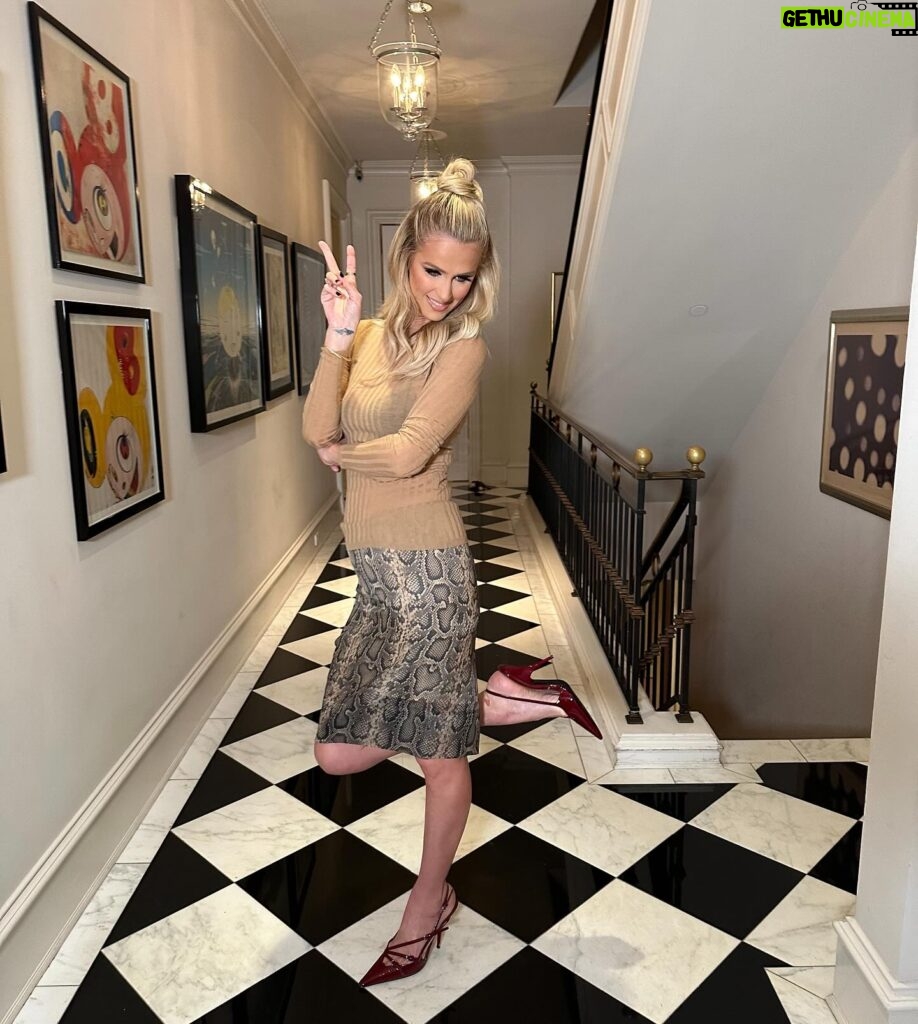 Nicky Hilton Instagram - Slithering into the weekend