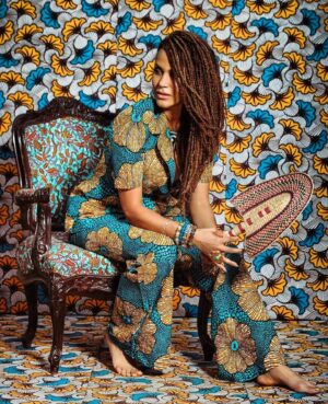 Nicole Ari Parker Instagram - That time in Ghana 🇬🇭 when 
I stopped by the @Afrikrea suite 
to say hi to the Magnificent
 ⭐️@AnnaTourepr ⭐️ and ended up so fly 
in this @Beccaapparel suit & @Imaarajewelry ring 💎 , 
I had to look 👀 back with that @JuJuhatparis Fan 
to say BYE👋🏽 
to the outfit 
I wore there😂
#Medaase🇬🇭 ❤️
📸 @audransarzier 
💇🏽‍♀️ @thehuespot 
Bracelets @selinabeb 
#tbt