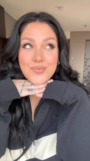 Nicole Faulkner Instagram - Do you guys like these kinds of videos? Let me know in the comments! 😘 #dayinthelife #makeupartistsworldwide #travelingmakeupartist #colombia