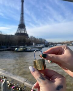 Nicole Faulkner Instagram - Valentine’s Day in Paris 🇫🇷 💕 🥐