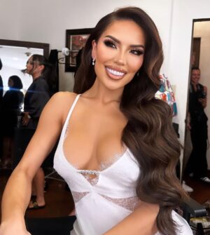 Nicole Faulkner Instagram - Still not over this Bridal glam on the beautiful @iluvsarahii !!! 💍 💒 💕 to book me for your bridal glam, Email me nicole@lipsticknick.com 

Hair by @riri_roya