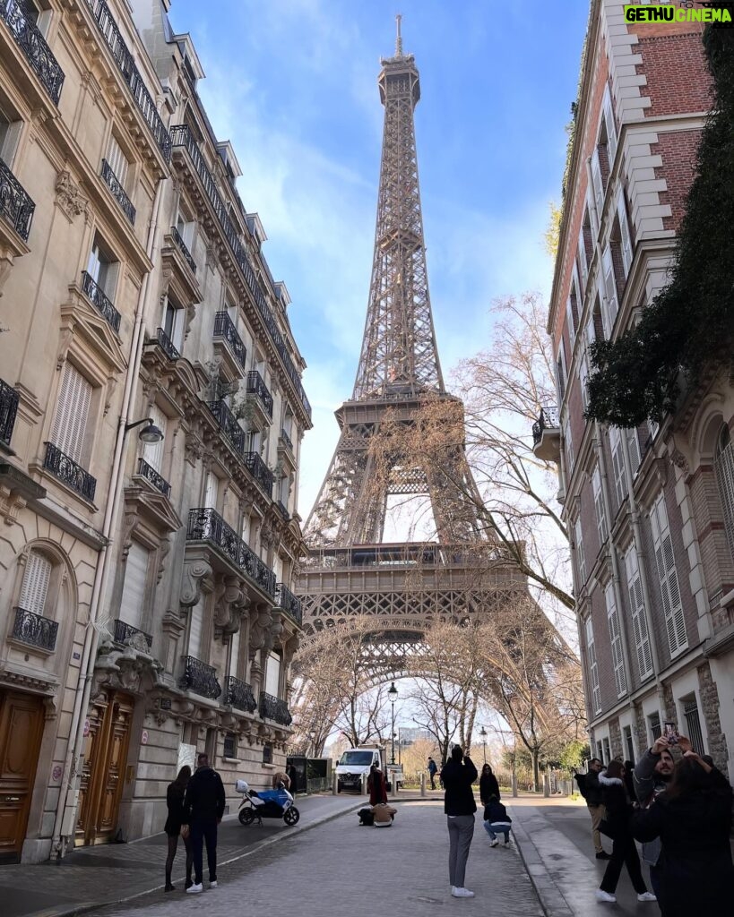 Nicole Faulkner Instagram - Valentine’s Day in Paris 🇫🇷 💕 🥐