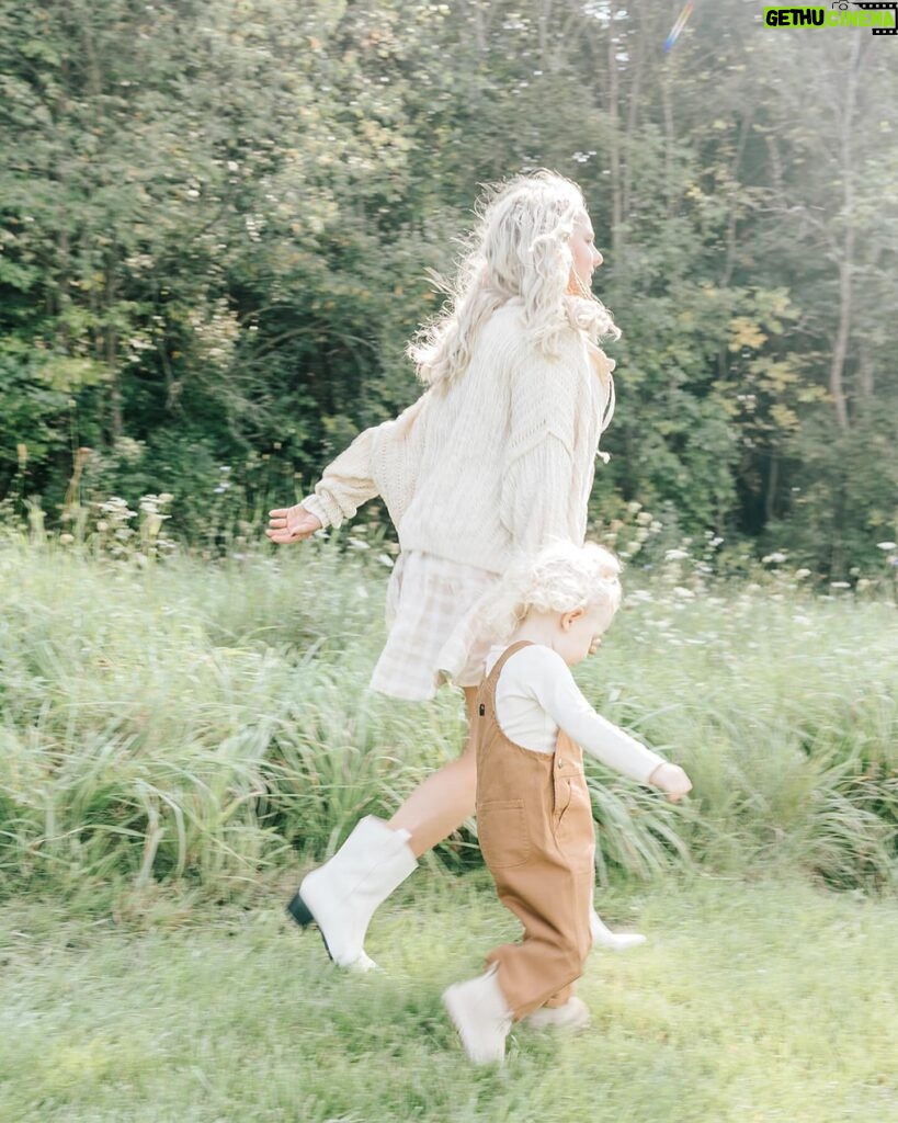 Nicole Franzel Instagram - “mama”. there’s no better title in this world for me & I don’t take it for granted.🤍 im so lucky to have learned from the best & I continue to learn everyday. my dreams are possible because of my mom. I pray to be that for Arrow. his biggest supporter, his safe place, his best friend, all while showing him unconditional love. If you’re trying to conceive. I see you. I feel you. I’m praying for you. If you lost your mom, I am so sorry. I’m praying for you and sending you extra love today. A reminder that you have the most loyal angel looking out for you. Share something about your mom below 🥰❤️ Happy Mother’s Day to all you angels out there. Some earth side and some in heaven.