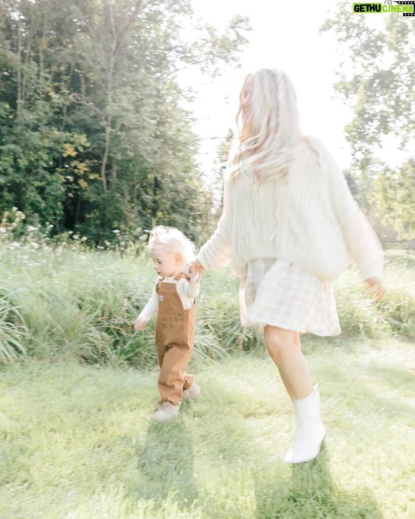 Nicole Franzel Instagram - “mama”. there’s no better title in this world for me & I don’t take it for granted.🤍 im so lucky to have learned from the best & I continue to learn everyday. my dreams are possible because of my mom. I pray to be that for Arrow. his biggest supporter, his safe place, his best friend, all while showing him unconditional love. If you’re trying to conceive. I see you. I feel you. I’m praying for you. If you lost your mom, I am so sorry. I’m praying for you and sending you extra love today. A reminder that you have the most loyal angel looking out for you. Share something about your mom below 🥰❤️ Happy Mother’s Day to all you angels out there. Some earth side and some in heaven.