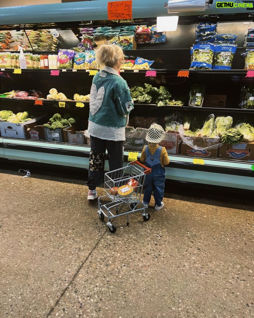 Nicole Franzel Instagram - I’m not joking when I say arrow has as much fun going to the grocery store as he does Disney world. For that I believe I’m doing a good job making the small things big. Traveling the world or playing outside barefoot, there’s really no difference to me 🩷