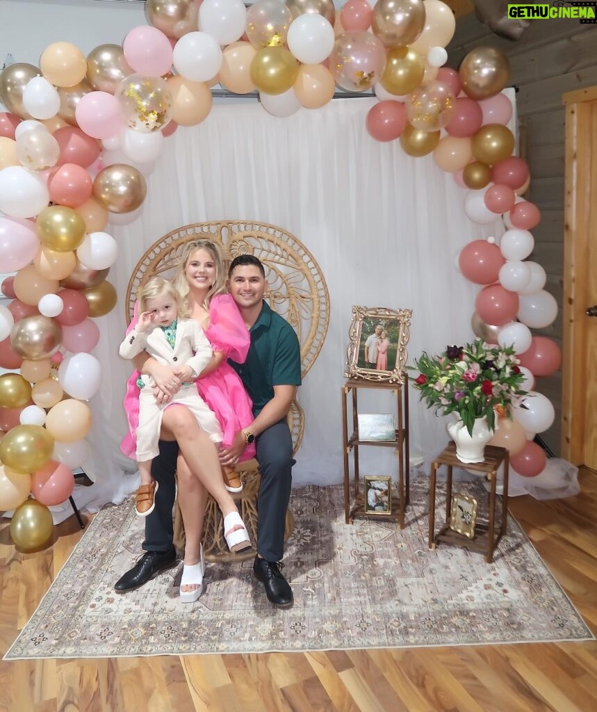 Nicole Franzel Instagram - happy wedding shower to my favorite brother, Jesse & soon to be sister, Ashley! 🤍 everything was so beautiful and I can’t wait to continue to celebrate you two 🥂 love you!! 🥰