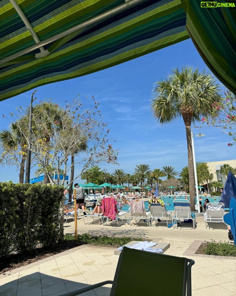 Nicole Franzel Instagram - Cabana day 🌞🏖️ aka chasing Arrow anywhere and everywhere until he tires (swipe to see the last pic 😂) I thought maybe I’d get a frozen mock tail and read my book when he napped but a nap was more beneficial for me as well 😜