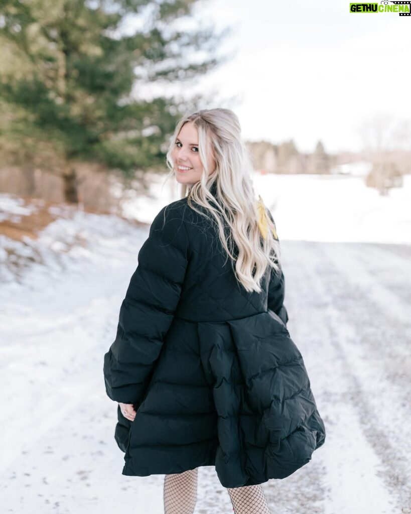 Nicole Franzel Instagram - Harsh weather conditions give way to new growth & renewal in nature 🌱. If you’re going through something tough please stay strong and lean on me and each other with this beautiful community we have on here. I am feeling strong and steady and often I’ve leaned on you—it’s my turn to let you lean on me. Life is so uncertain and everyday I find a way to distance myself from the “new normals” in the world. My heart grows stronger, my fears also grow stronger and my duty in this world becomes more clear. Winter is the season of reflection, take time to give yourself the credit you deserve. You’ve come so far. Swipe to see me 5 years ago. Paralyzed with anxiety and panic disorder. I didn’t leave the house. I couldn’t stand, I prayed for relief and I begged God for help. He answered my prayers. I am SO proud of myself for where I am now. And if it happens again I’m so much stronger and it doesn’t make me a failure. Just another hurdle to overcome. ☺️