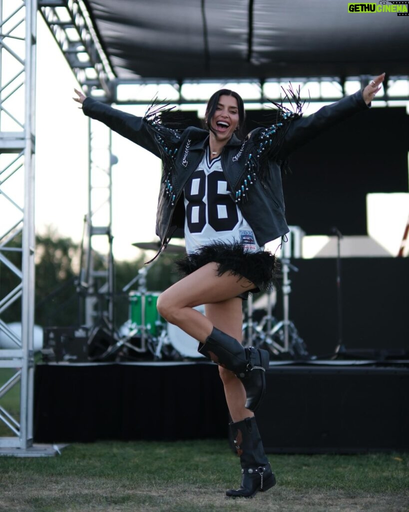 Nicole Lynn Williams Instagram - 🤟🏼 🦅 #coachella #festival