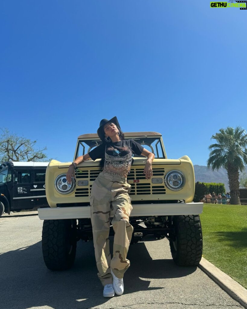 Nicole Lynn Williams Instagram - Living my best desert life 🌵 🤠 Custom Beaded Bra and earrings @jesuisjeniece @jeblancisalive