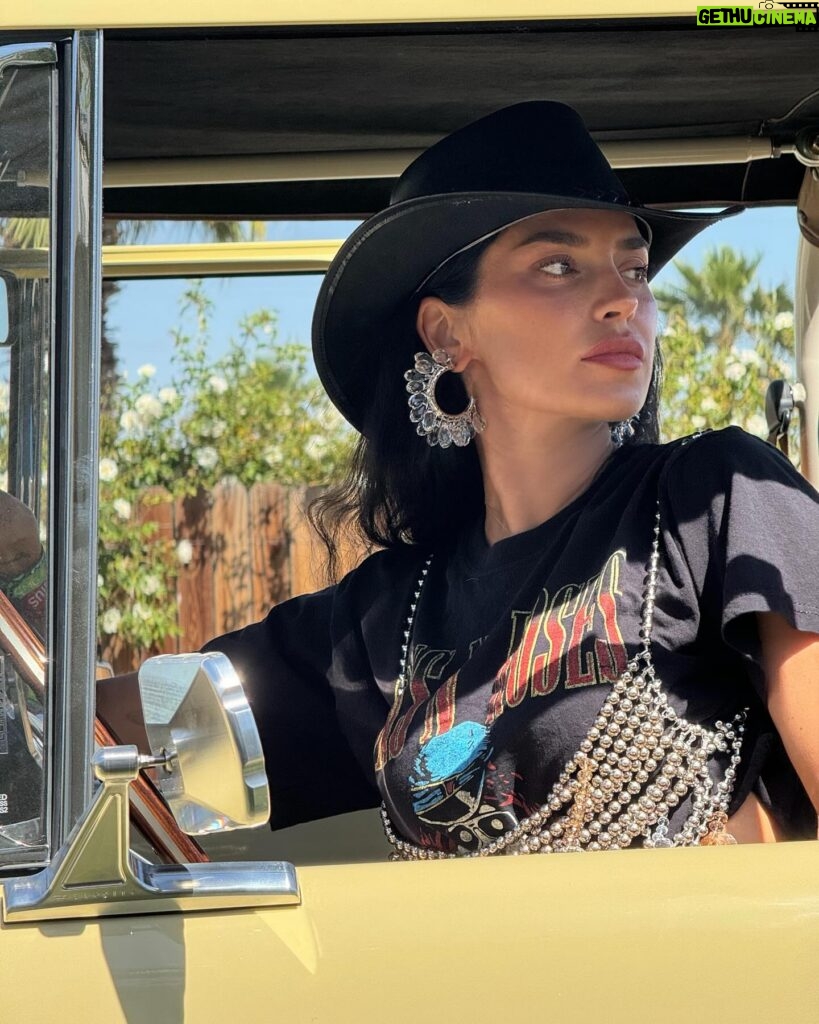 Nicole Lynn Williams Instagram - Living my best desert life 🌵 🤠 Custom Beaded Bra and earrings @jesuisjeniece @jeblancisalive