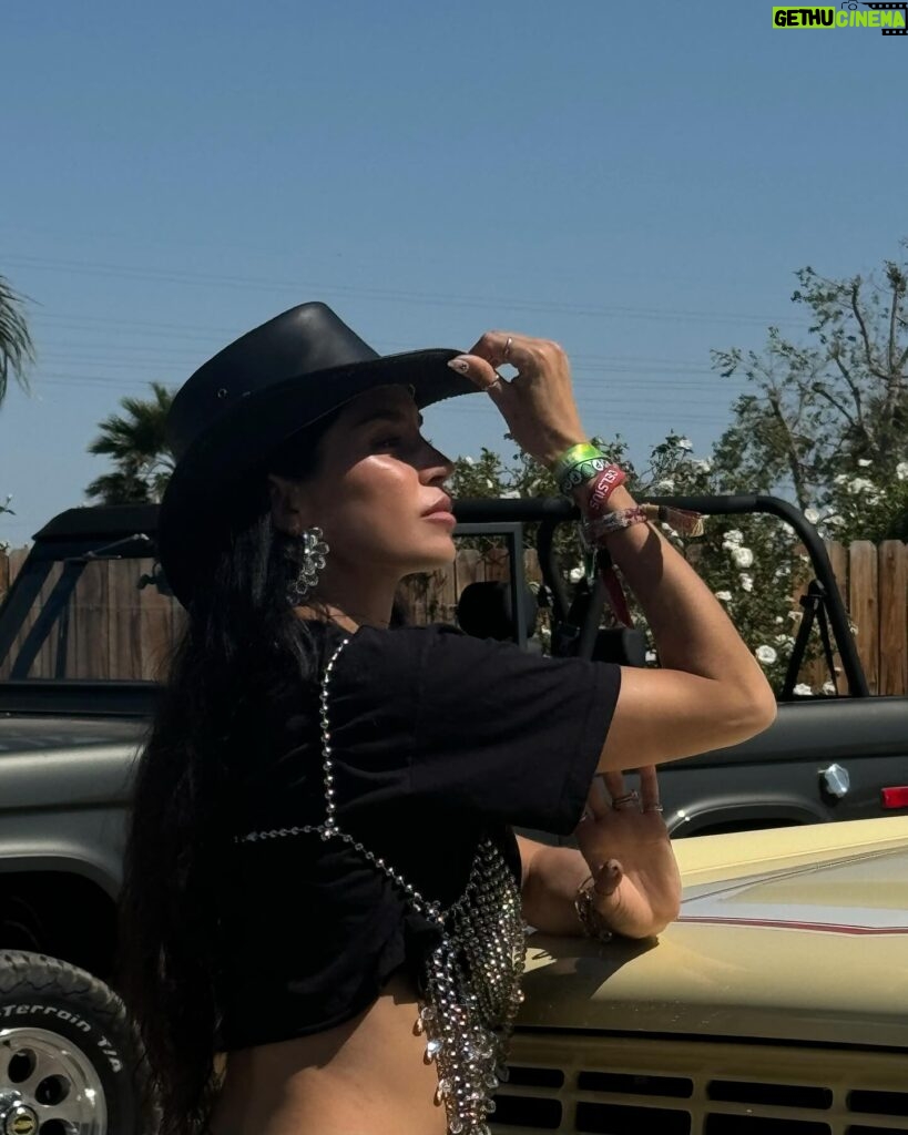 Nicole Lynn Williams Instagram - Living my best desert life 🌵 🤠 Custom Beaded Bra and earrings @jesuisjeniece @jeblancisalive