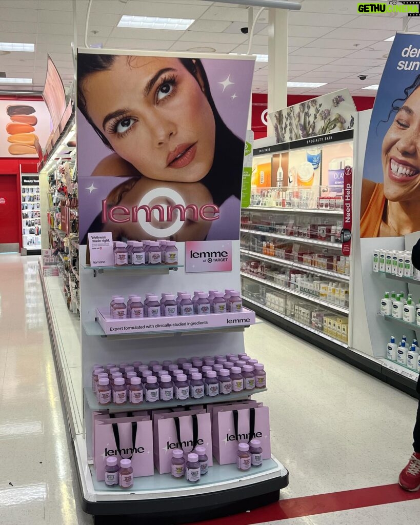 Nicole Lynn Williams Instagram - @lemme make a quick Target run! 🎯 Congrats @kourtneykardash I love you!