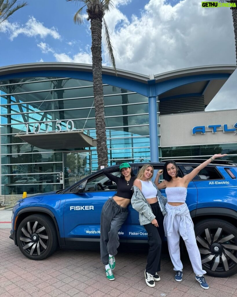 Nicole Lynn Williams Instagram - Happy Birthday to our bestie @itsmetradee !! We have been planning this trip for way too long! but it was worth the wait right!?! Shout out to @fiskerinc for picking up our girl and delivering her safely to us! The coolest cars and the coolest drivers ever! #fiskerocean #fisker