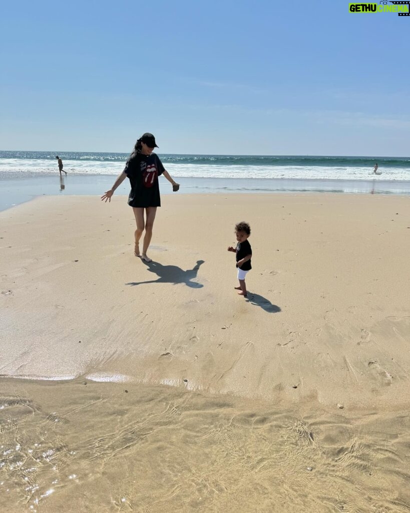 Nicole Lynn Williams Instagram - My little beach baby 🤙🏽🌞🌊