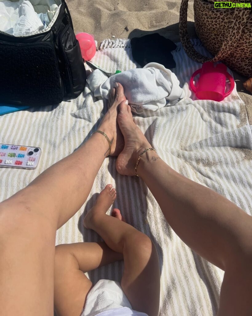 Nicole Lynn Williams Instagram - My little beach baby 🤙🏽🌞🌊